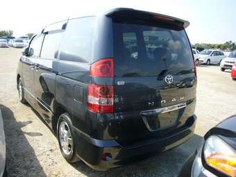 2003 Toyota Noah Images