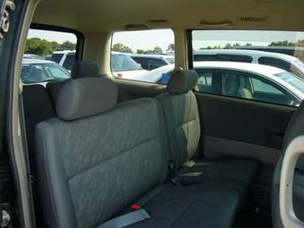 2003 Toyota Noah Pics