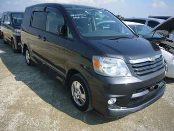 2003 Toyota Noah Pictures