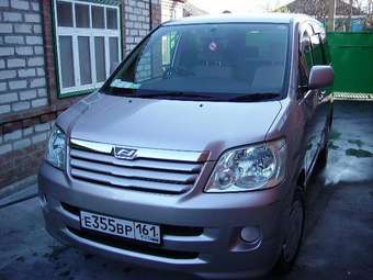 2003 Toyota Noah Photos