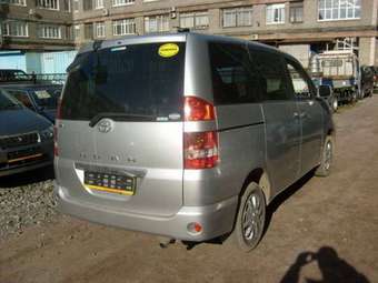 2003 Toyota Noah Pics