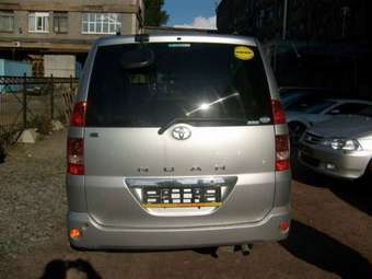 2003 Toyota Noah Pictures