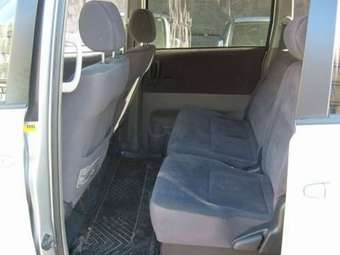 2003 Toyota Noah Photos