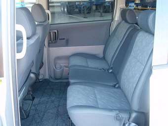 2003 Toyota Noah Photos