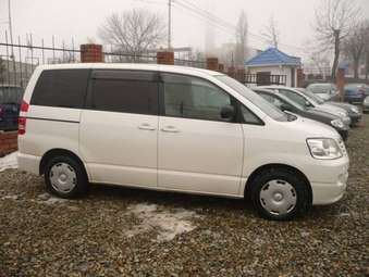 2003 Toyota Noah Pictures