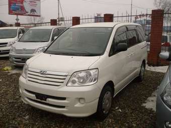 2003 Toyota Noah Pictures