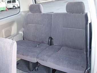 2003 Toyota Noah Pictures