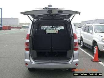 2003 Toyota Noah Pictures