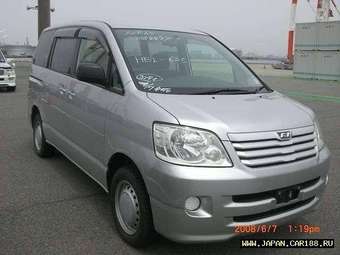 2003 Toyota Noah Photos