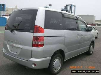 2003 Toyota Noah Pics