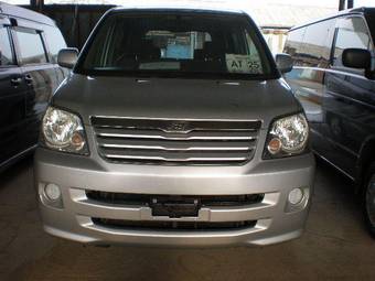 2003 Toyota Noah Pictures