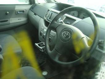 2003 Toyota Noah Photos