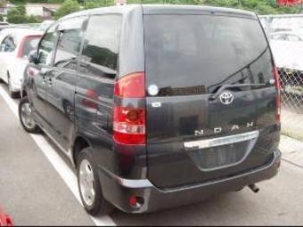 2003 Toyota Noah Pictures