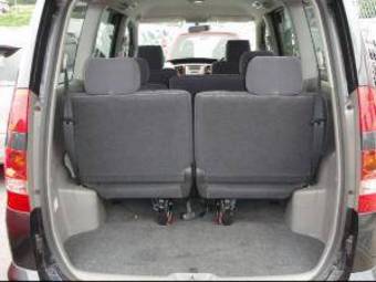 2003 Toyota Noah Pics