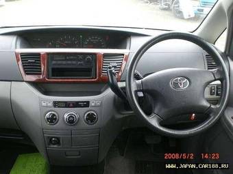 2003 Toyota Noah Pictures