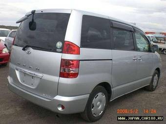 2003 Toyota Noah Pictures