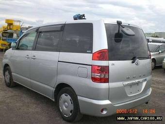 2003 Toyota Noah Photos