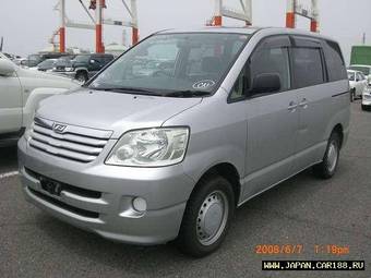 2003 Toyota Noah Pics