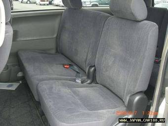 2003 Toyota Noah Pictures