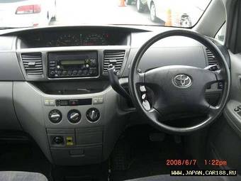 2003 Toyota Noah Photos