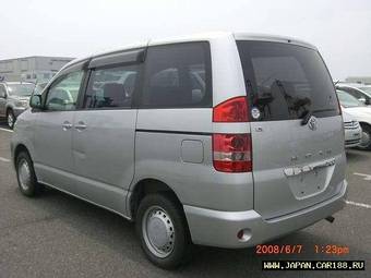 2003 Toyota Noah Photos