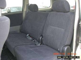 2003 Toyota Noah Pictures