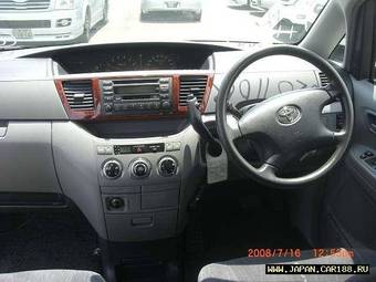 2003 Toyota Noah Pictures