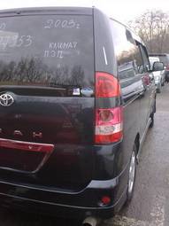 2003 Toyota Noah Images