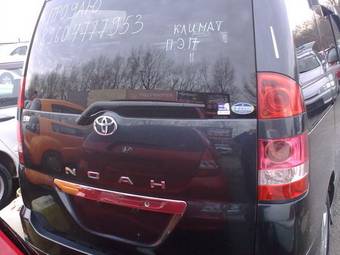 2003 Toyota Noah Pictures