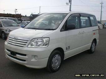 2003 Toyota Noah Pictures