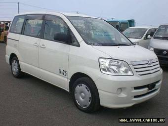 2003 Toyota Noah Pics