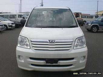 2003 Toyota Noah Pictures