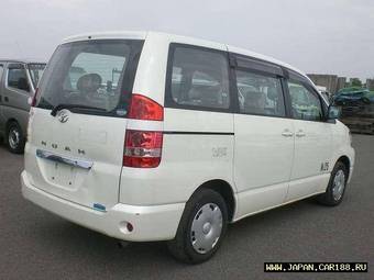 2003 Toyota Noah Photos