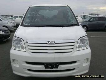 2003 Toyota Noah Images