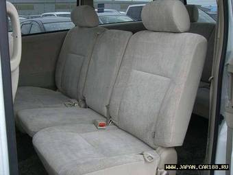 2003 Toyota Noah Pictures