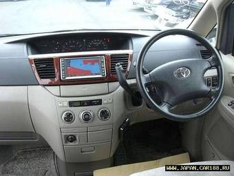 2003 Toyota Noah Photos