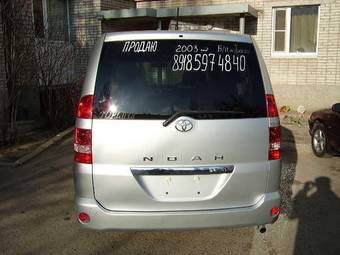 2003 Toyota Noah Photos