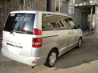 2003 Toyota Noah Photos