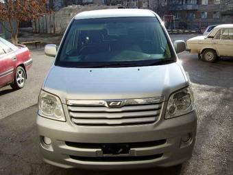 2003 Toyota Noah Photos