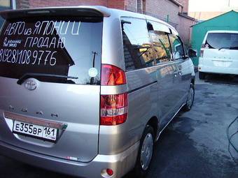 2003 Toyota Noah Photos