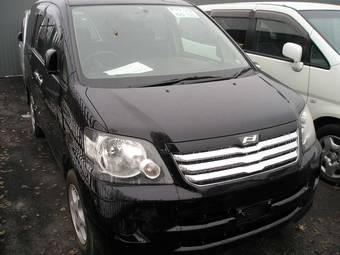 2003 Toyota Noah Pictures