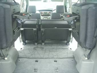 2003 Toyota Noah Pictures