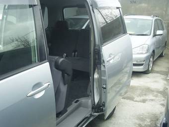 2003 Toyota Noah Pictures