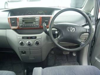 2003 Toyota Noah Images