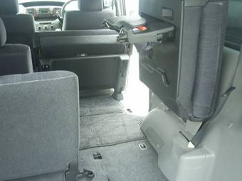 2003 Toyota Noah Pics