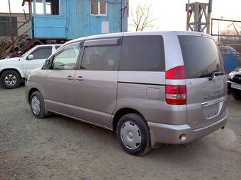 2003 Toyota Noah Photos