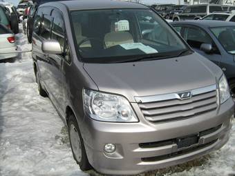 2003 Toyota Noah Images