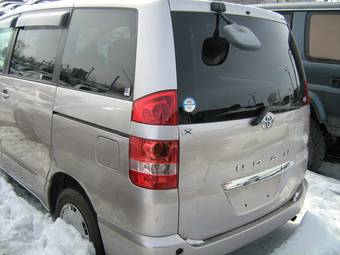 2003 Toyota Noah Pictures