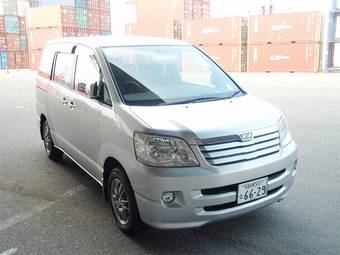 2003 Toyota Noah Pictures