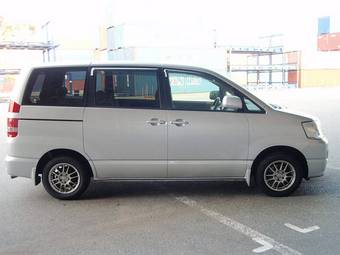 2003 Toyota Noah Photos